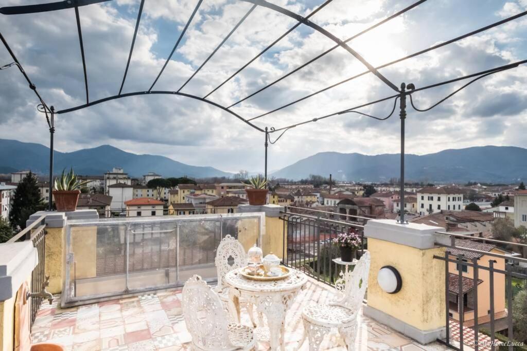Casa Maria - Attico Di Lusso Vicino Alle Mura Лука Екстериор снимка